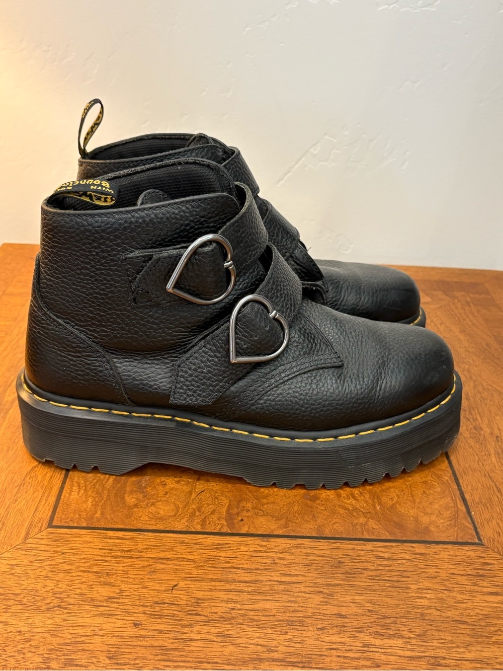 Dr. Martens Devon Heart leather platform boots - Picture 3 of 7